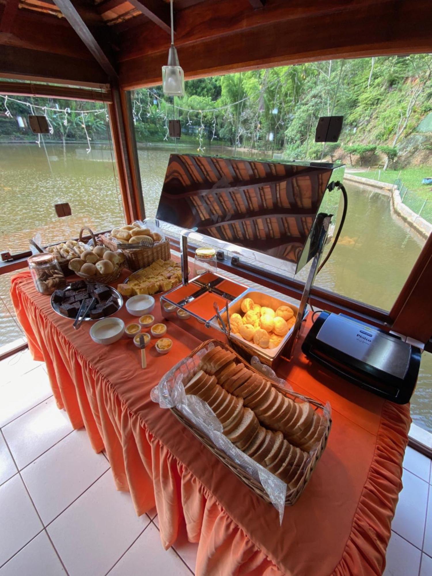 Hotel Fazenda Bonanza Энженьейру-Паулу-ди-Фронтин Экстерьер фото