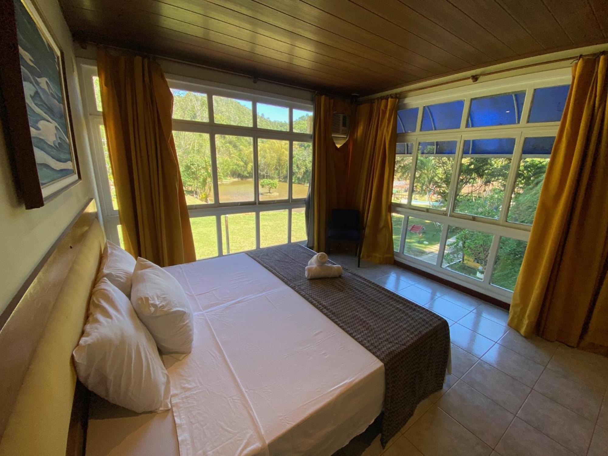 Hotel Fazenda Bonanza Энженьейру-Паулу-ди-Фронтин Экстерьер фото